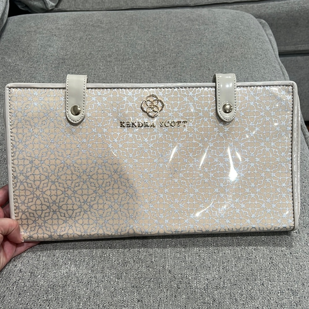 Kendra Scott Beige and Gold Patent Wallet Clutch